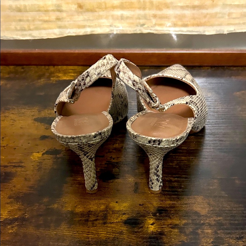 Chic Snakeskin Pattern Slingback Heels - image 3